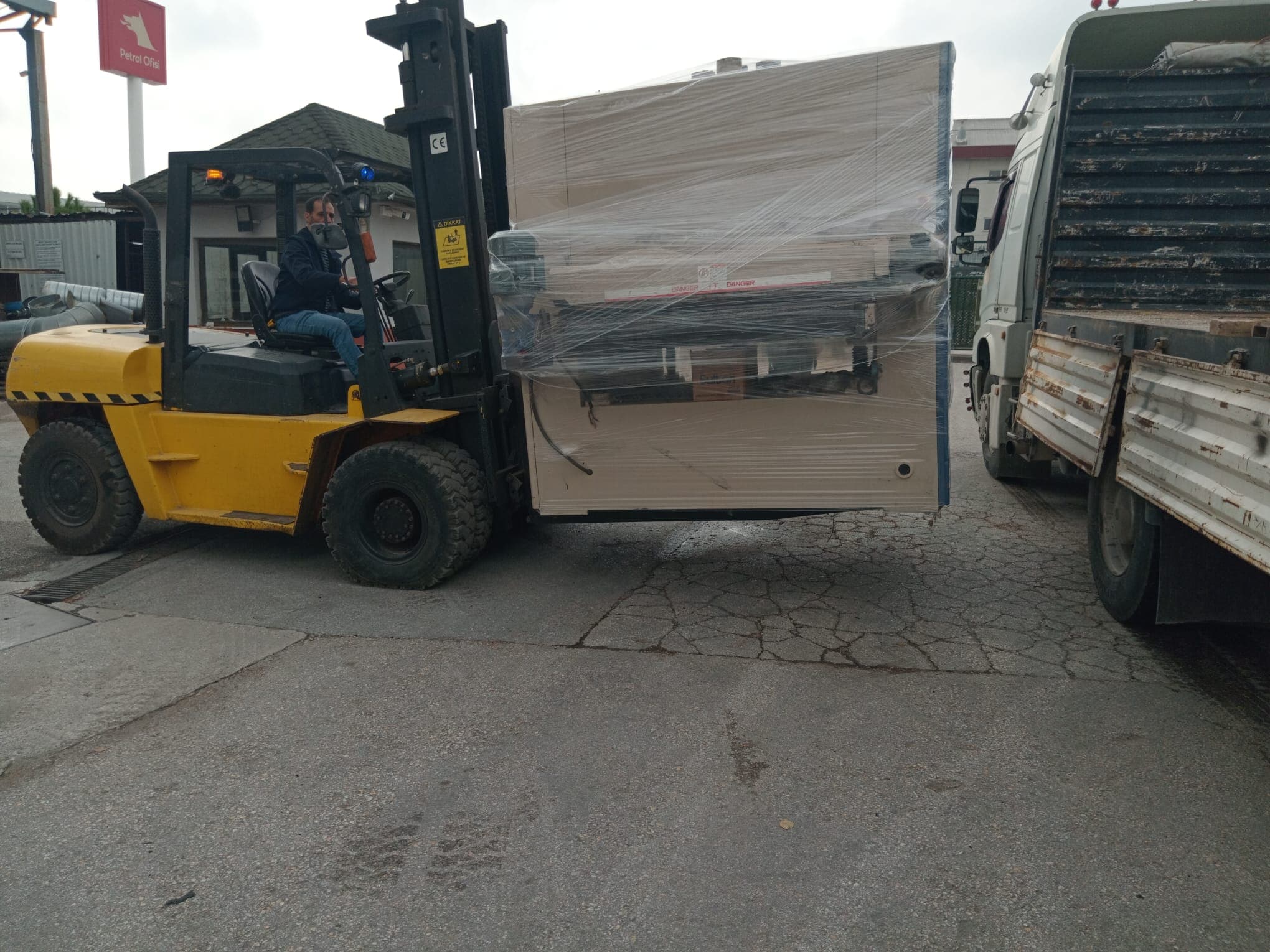 İnegöl ve Bursa Bölgesinde Vinç Hizmetlerinin Önemi